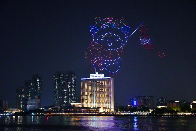 月圆之夜广州白鹅潭无人机“星灯”闪耀(图3) 月圆之夜广州白鹅潭无人机“星灯”闪耀(图3)