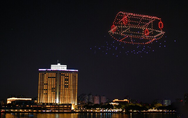 月圆之夜广州白鹅潭无人机“星灯”闪耀(图5) 月圆之夜广州白鹅潭无人机“星灯”闪耀(图5)