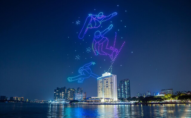 月圆之夜广州白鹅潭无人机“星灯”闪耀(图1) 月圆之夜广州白鹅潭无人机“星灯”闪耀(图1)